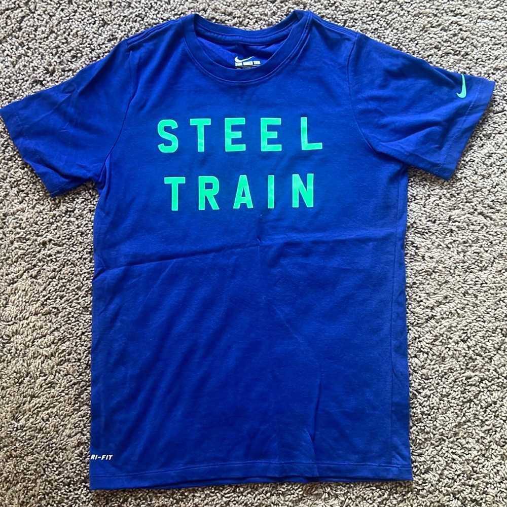 NWOT Boys Nike Dri-fur tshirt size medium “Steel Train”